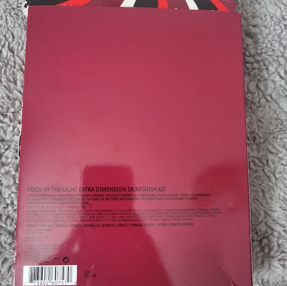 MAC Trick of the Light Extra Dimension Kit - Picture 3 of 10